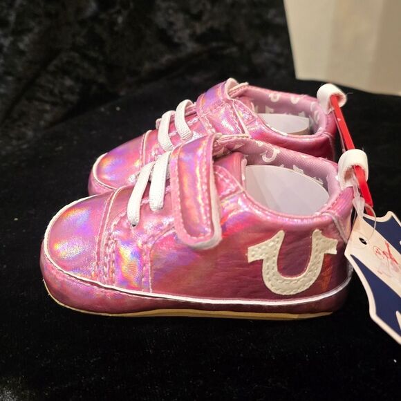 True Religion Horseshoe Logo Pink Metallic Infant Walkers - Picture 5 of 9